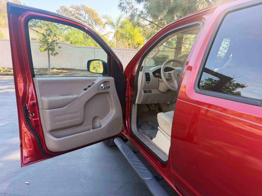 Used 2015 Nissan Frontier SV w/ SV Value Truck Package image 14