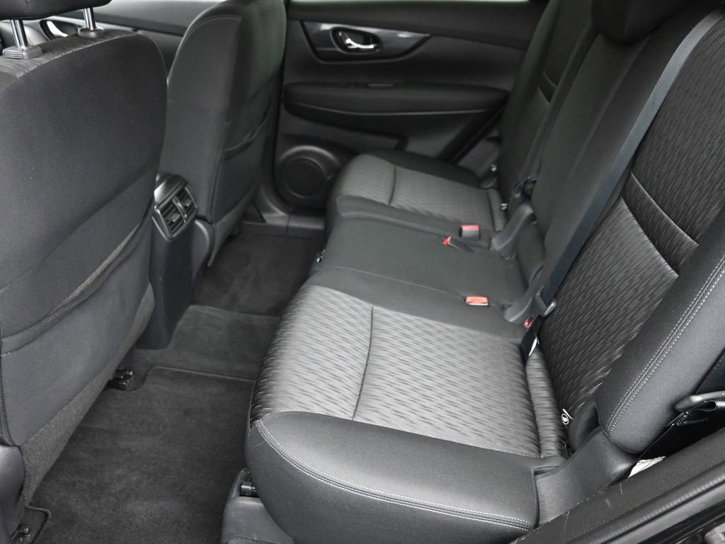 Used 2020 Nissan Rogue SV image 10