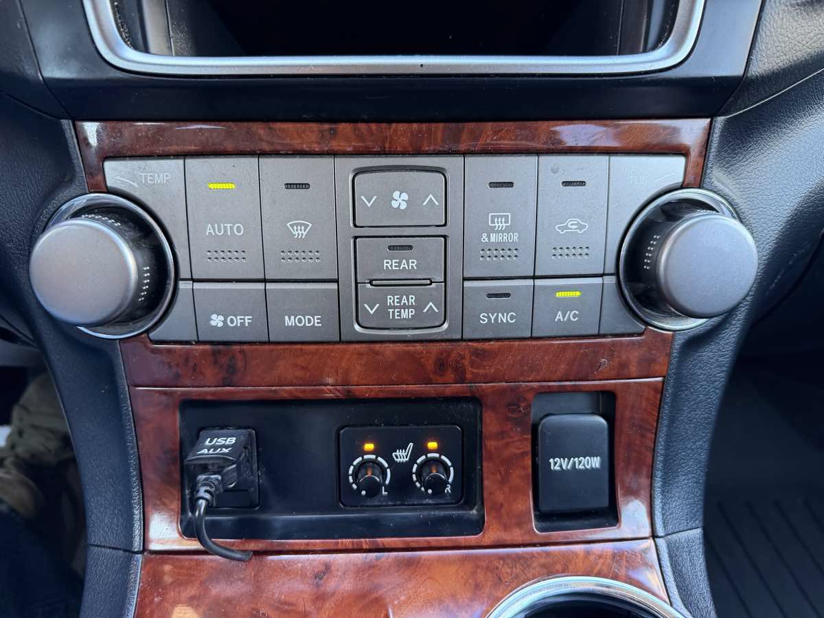 Used 2013 Toyota Highlander Limited AWD/4WD image 20
