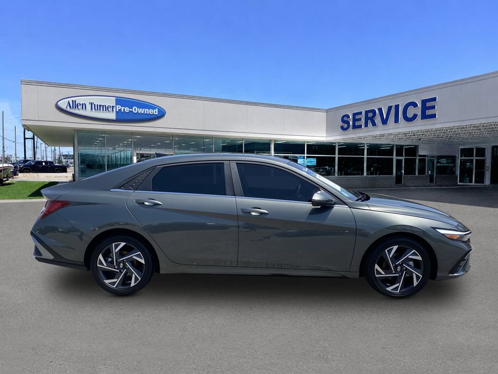 Certified 2024 Hyundai Elantra Limited FWD image 9