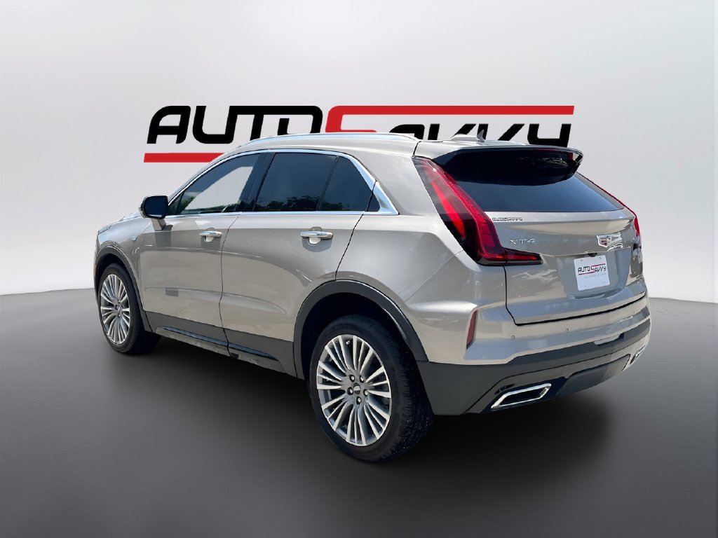 Used 2025 Cadillac XT4 Premium Luxury FWD image 5