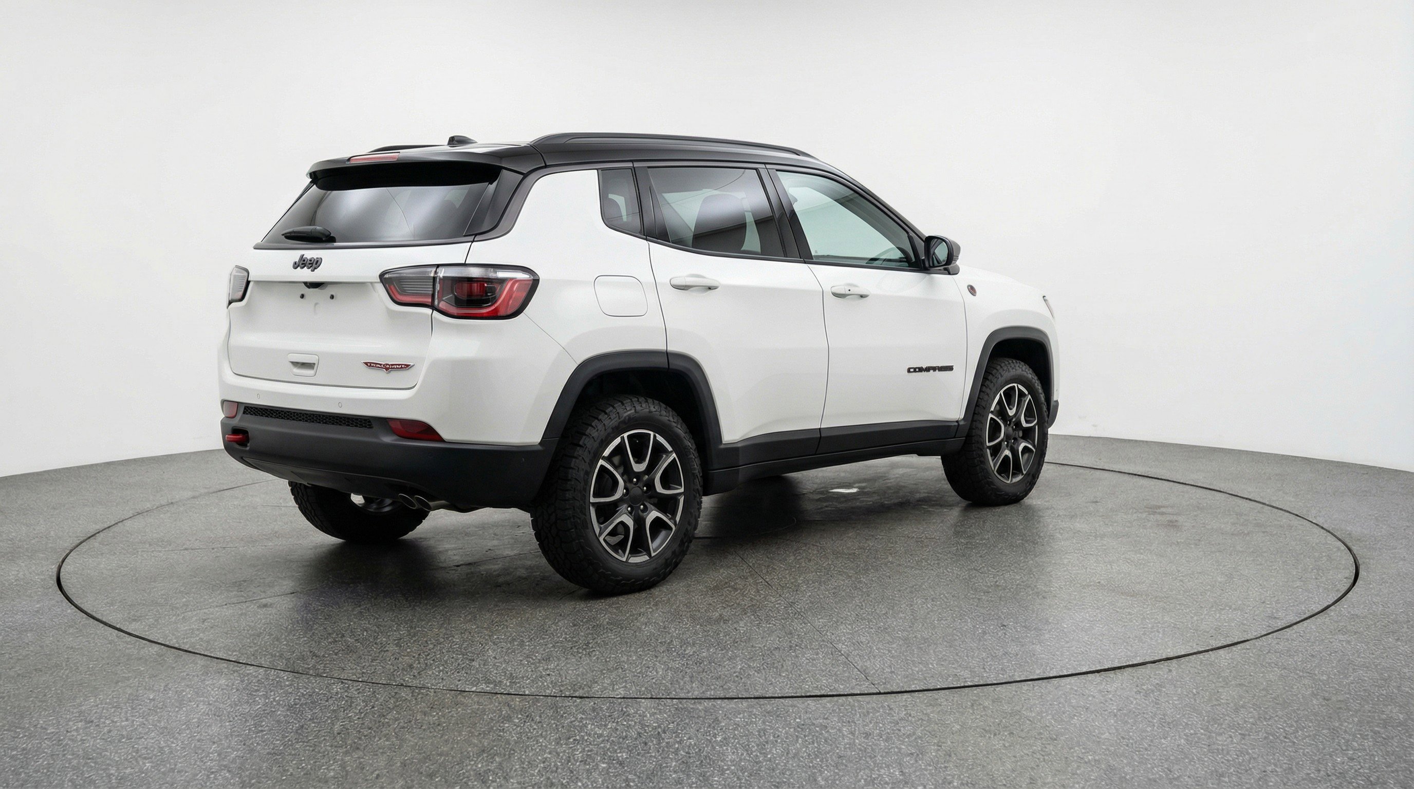 Used 2025 Jeep Compass Trailhawk image 9