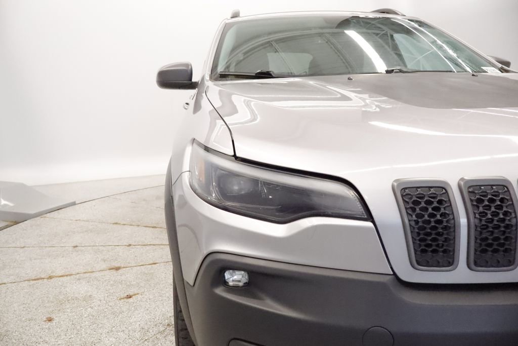 Used 2019 Jeep Cherokee Trailhawk w/ Comfort & Convenience Group AWD/4WD image 10