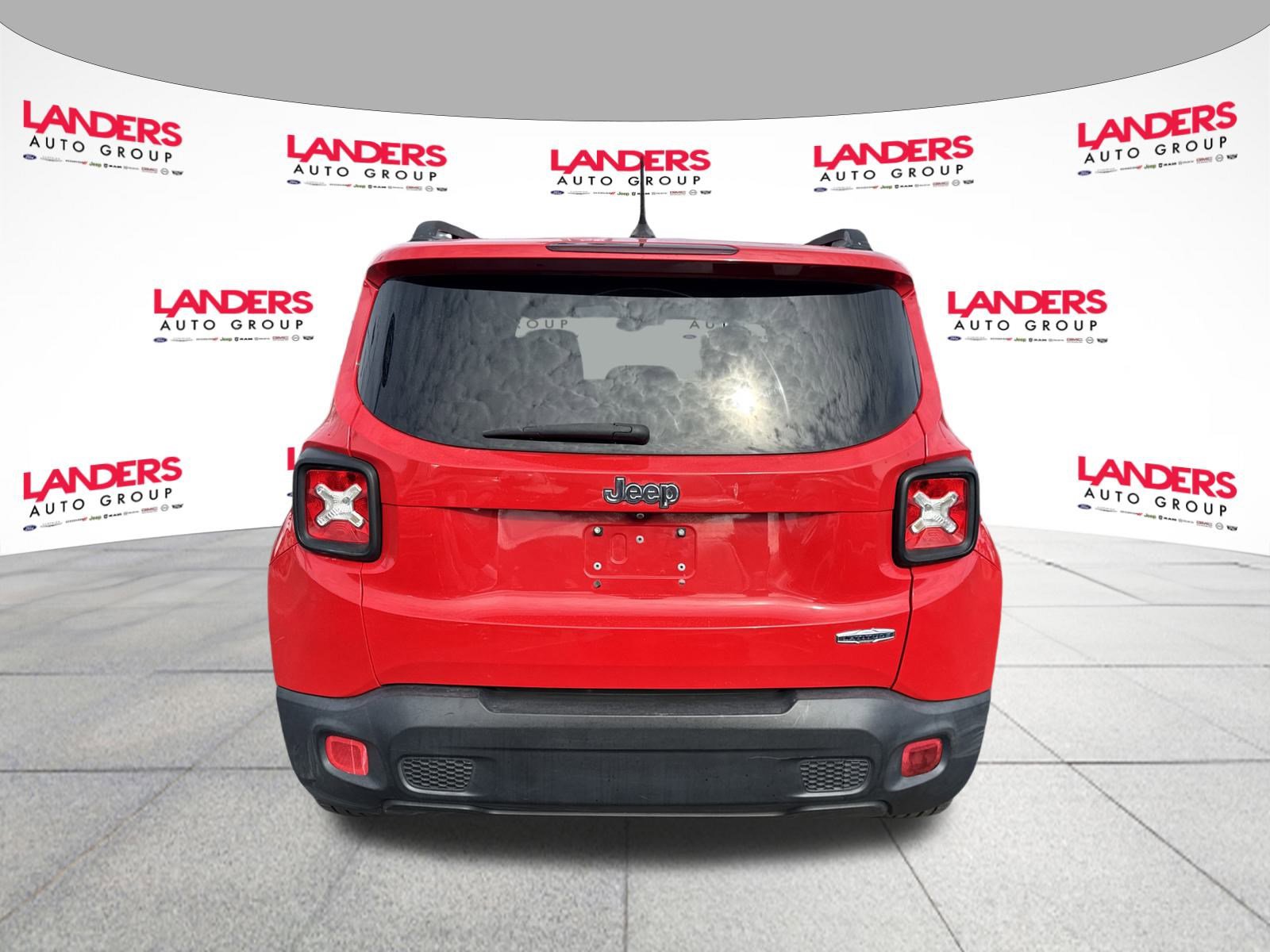 Used 2017 Jeep Renegade Latitude image 4