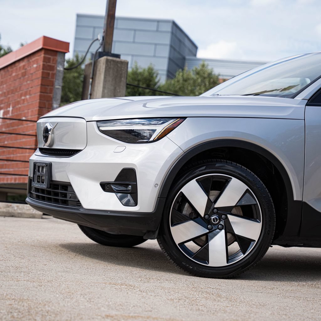 Certified 2023 Volvo C40 P8 Recharge Ultimate w/ Protection Package Premier AWD/4WD image 2