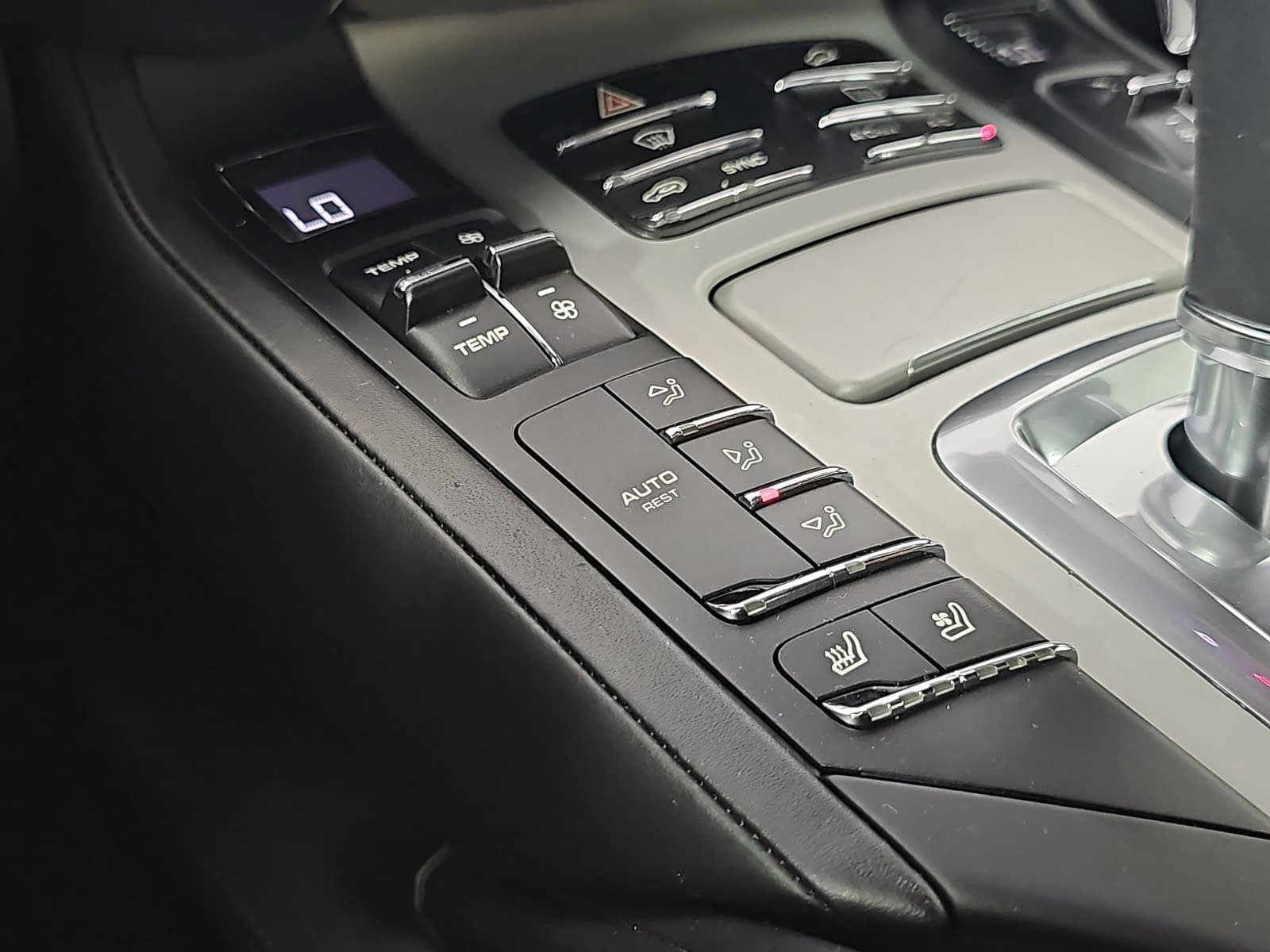 Used 2015 Porsche Cayenne Turbo AWD/4WD image 22