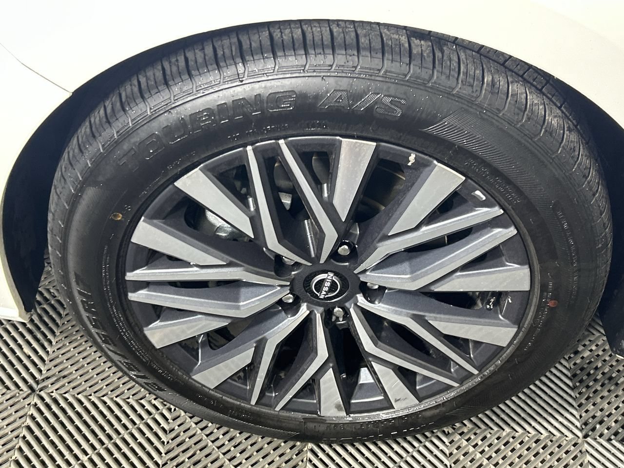 Used 2025 Nissan Altima 2.5 SV FWD image 10