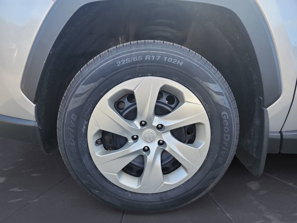 Certified 2022 Toyota RAV4 LE image 14