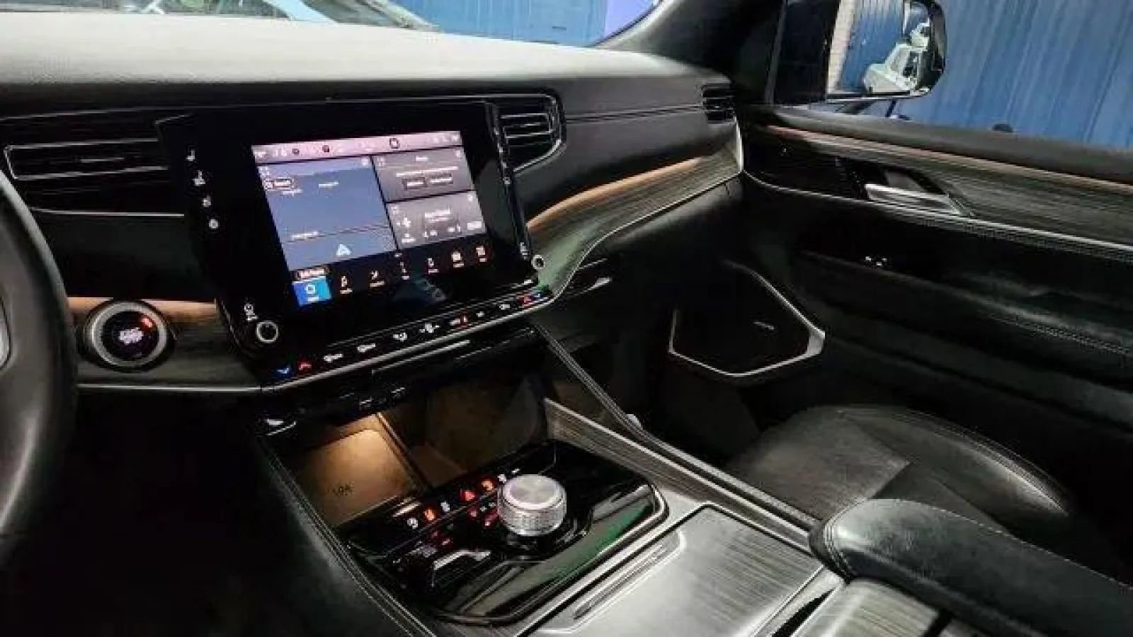 Used 2023 Jeep Wagoneer L Series II image 17