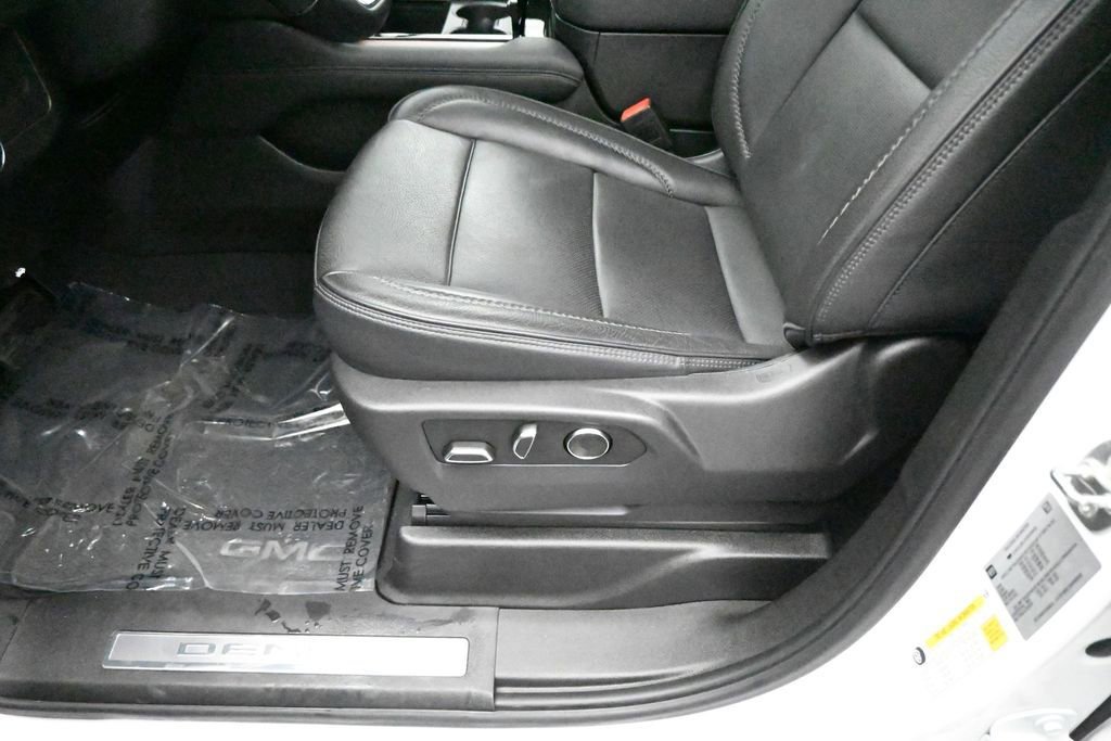 Used 2025 GMC Yukon XL Denali AWD/4WD image 10