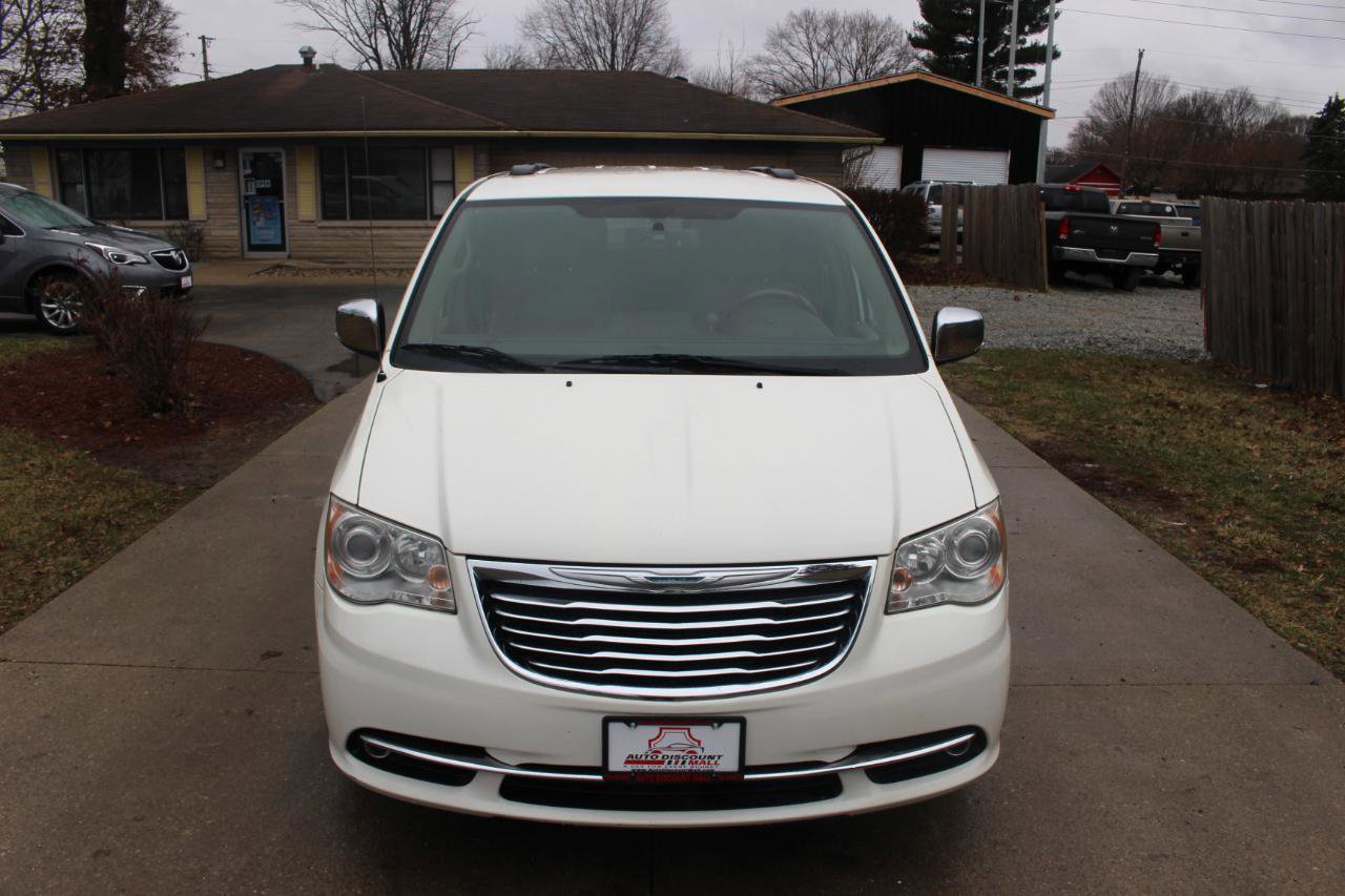 Used 2013 Chrysler Town & Country Limited w/ Trailer Tow Group FWD image 4