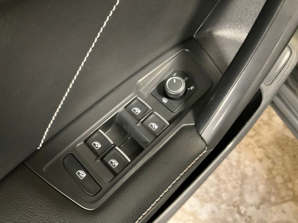 Used 2022 Volkswagen Tiguan SE R-Line AWD/4WD image 16