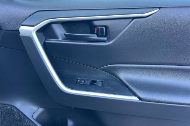Certified 2022 Toyota RAV4 LE AWD/4WD image 19