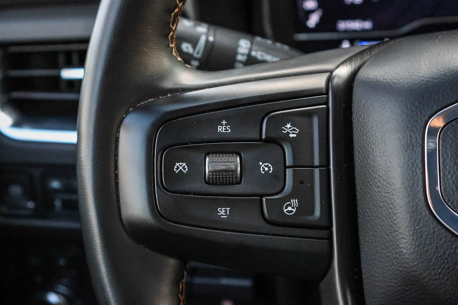 Used 2024 GMC Yukon AT4 w/ AT4 Premium Plus Package AWD/4WD image 32
