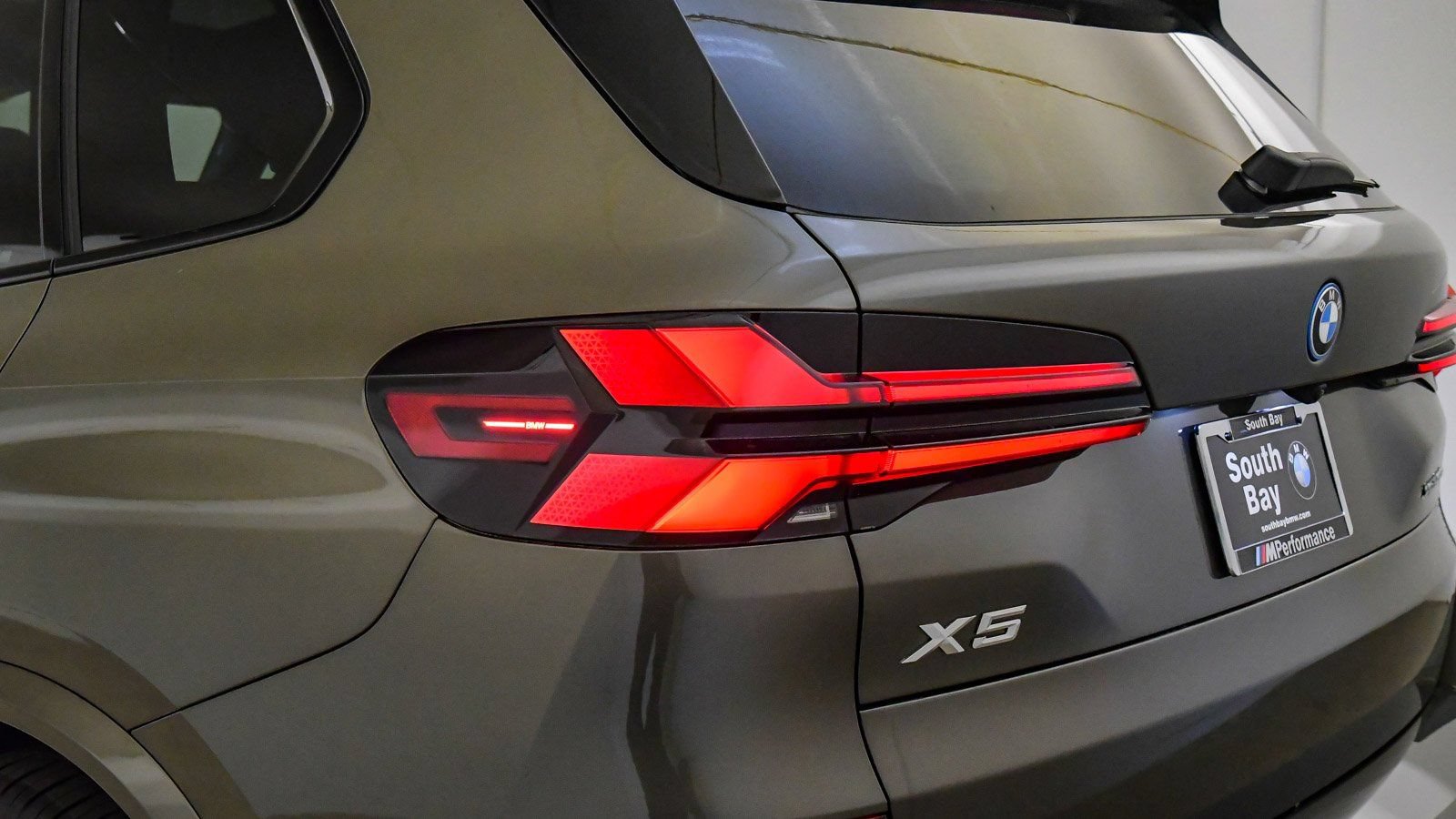 New 2026 BMW X5 xDrive50e w/ M Sport Package AWD/4WD image 12
