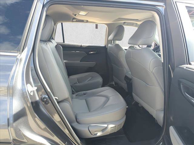 Used 2023 Toyota Highlander XLE image 18