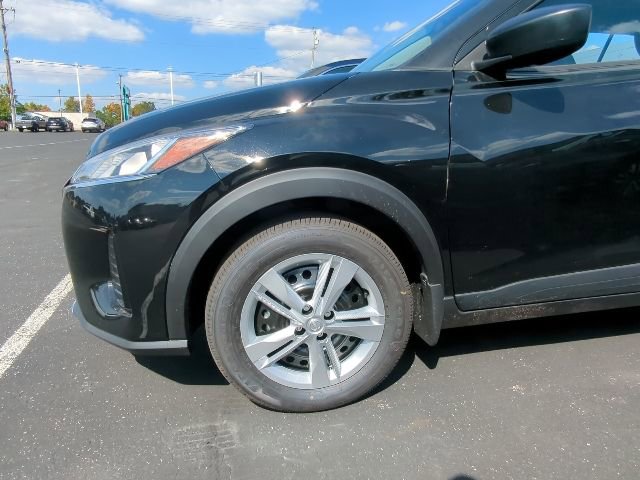 New 2025 Nissan Kicks Play S FWD image 2