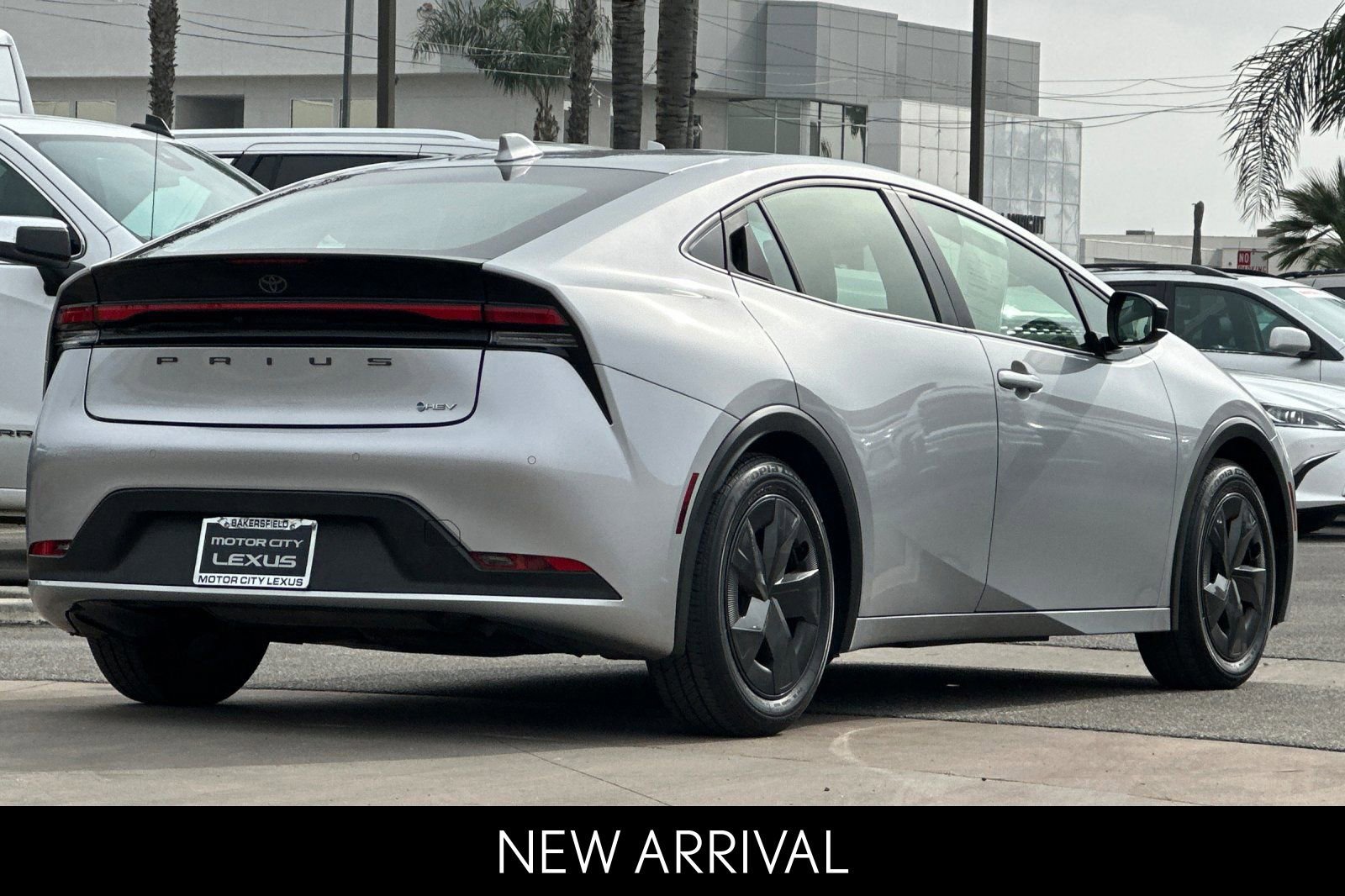 Used 2025 Toyota Prius LE image 4