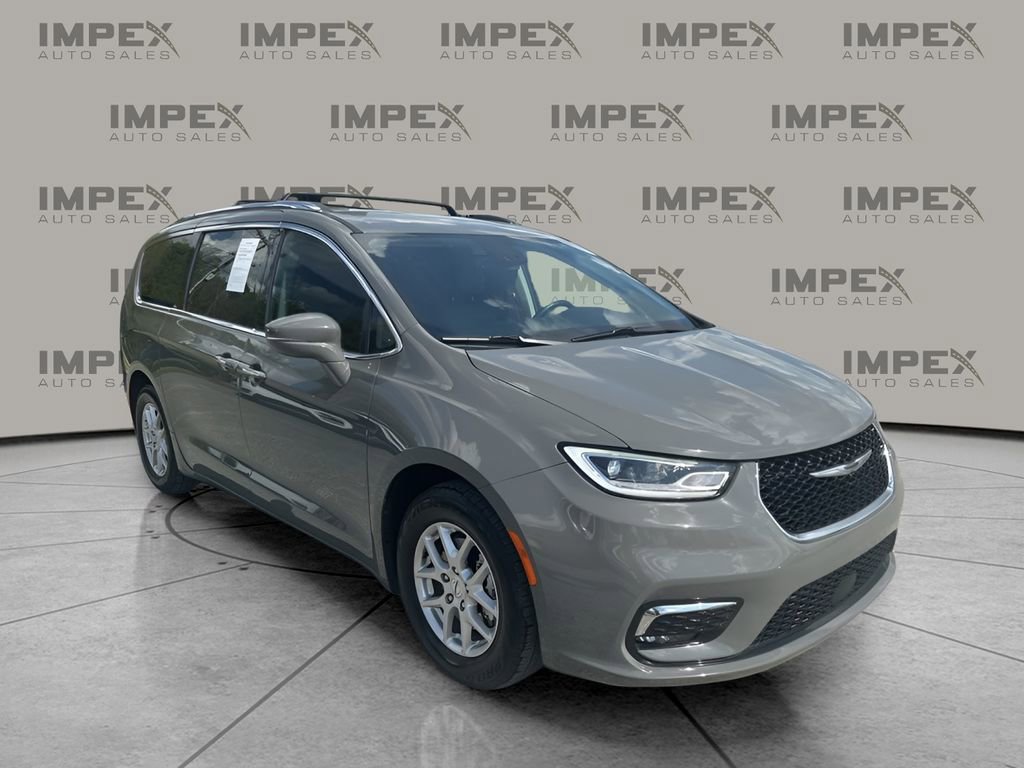 Used 2021 Chrysler Pacifica Touring-L image 7