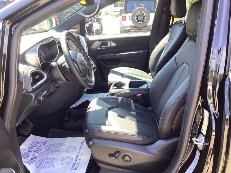 New 2026 Chrysler Pacifica Select image 25