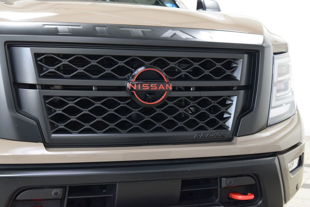 Used 2024 Nissan Titan PRO-4X w/ Pro-4x Convenience Package image 9