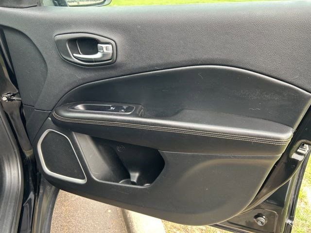 Used 2020 Jeep Compass Limited image 38