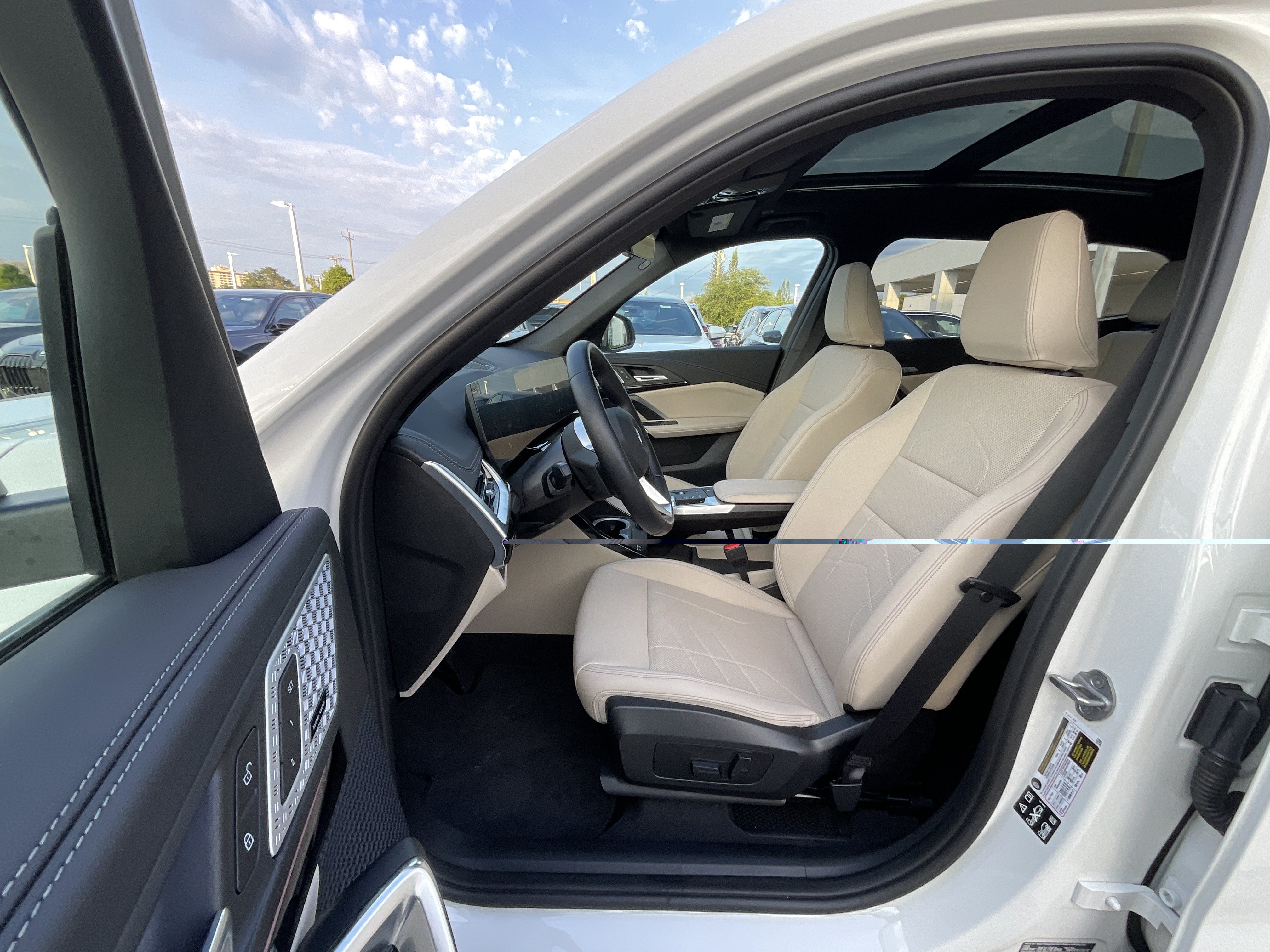 Used 2024 BMW X1 xDrive28i w/ Convenience Package AWD/4WD image 10