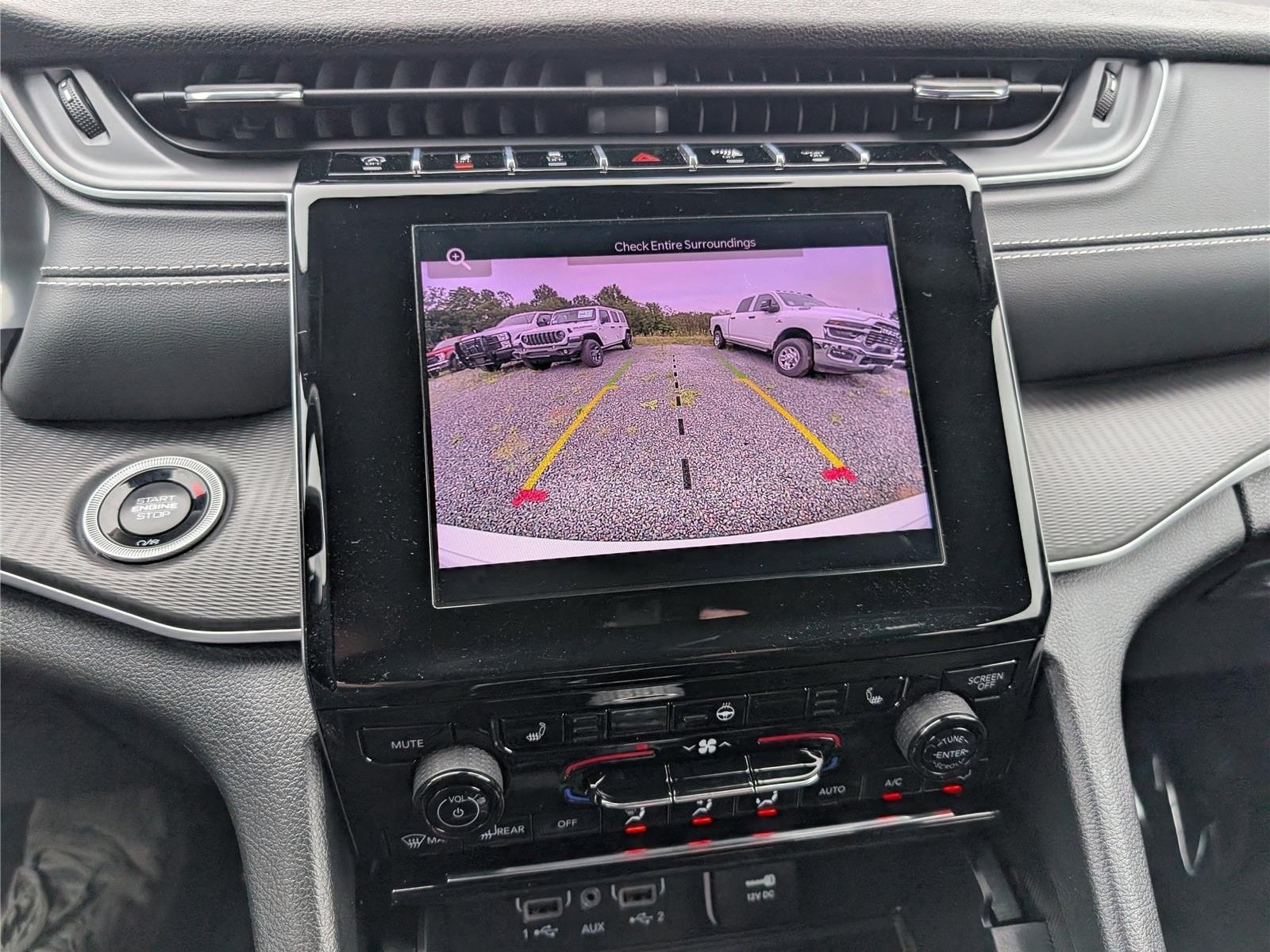 Used 2025 Jeep Grand Cherokee Altitude AWD/4WD image 28