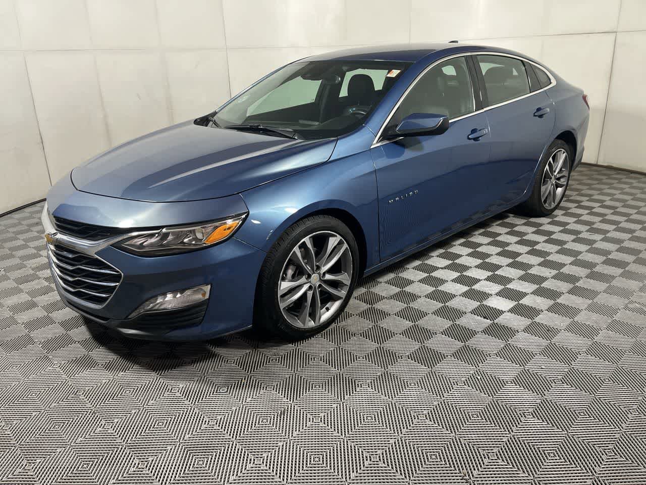 Used 2024 Chevrolet Malibu LT image 2