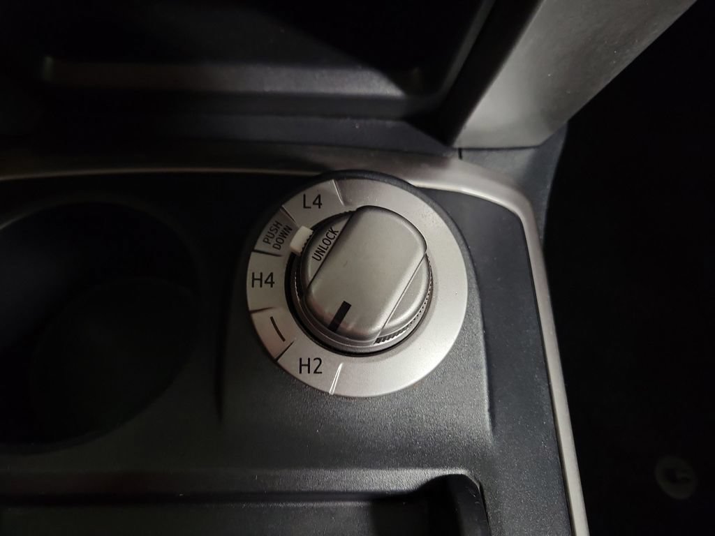 Used 2018 Toyota 4Runner SR5 AWD/4WD image 18