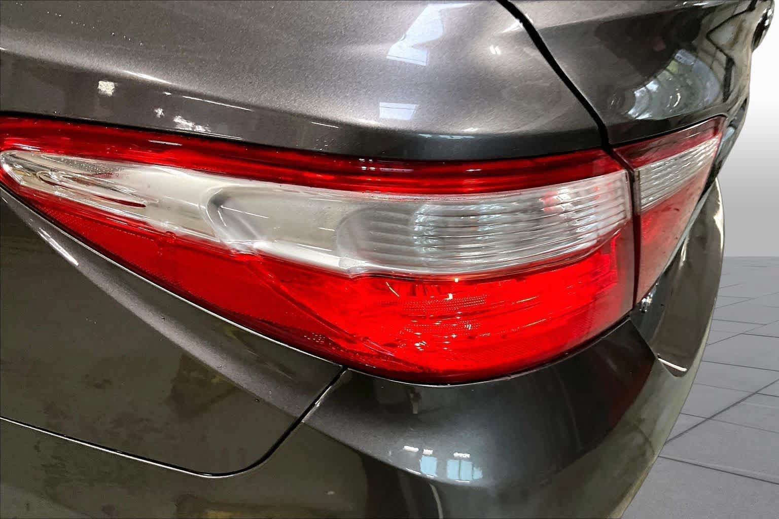 Used 2015 Toyota Camry LE FWD image 27