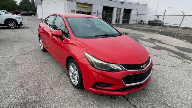 Used 2017 Chevrolet Cruze LT w/ Convenience Package FWD image 4