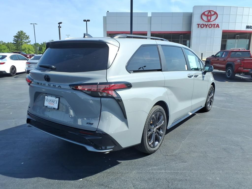 New 2026 Toyota Sienna XSE FWD image 3