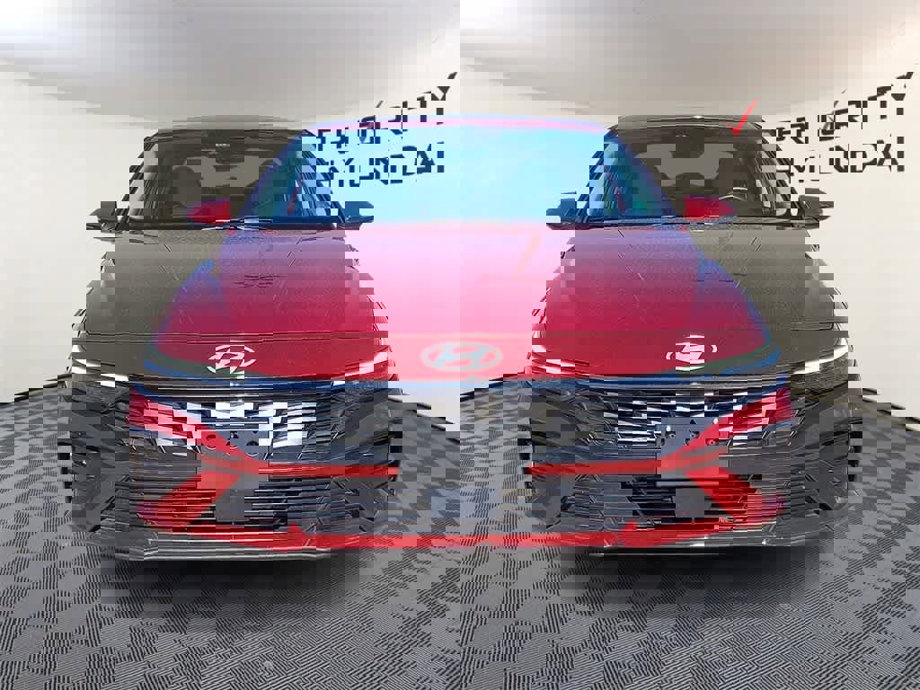 Used 2025 Hyundai Elantra Limited image 2