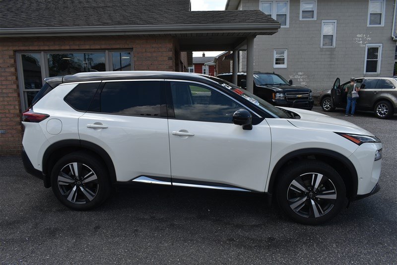 Used 2023 Nissan Rogue SL w/ SL Premium Package AWD/4WD image 2