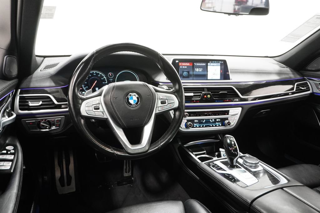 Used 2019 BMW 750i xDrive w/ M Sport Package image 15