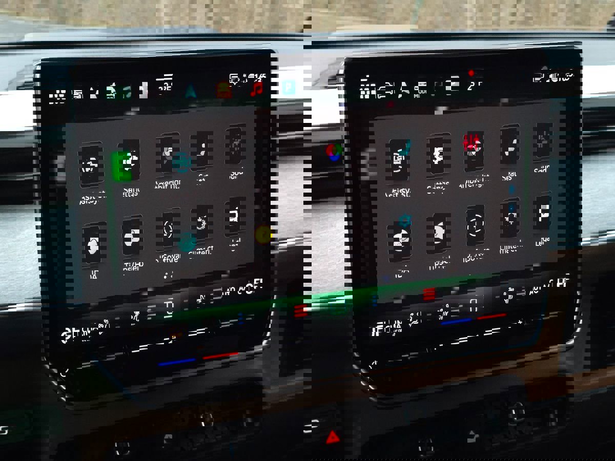 Used 2025 Volkswagen ID. Buzz Pro S image 40