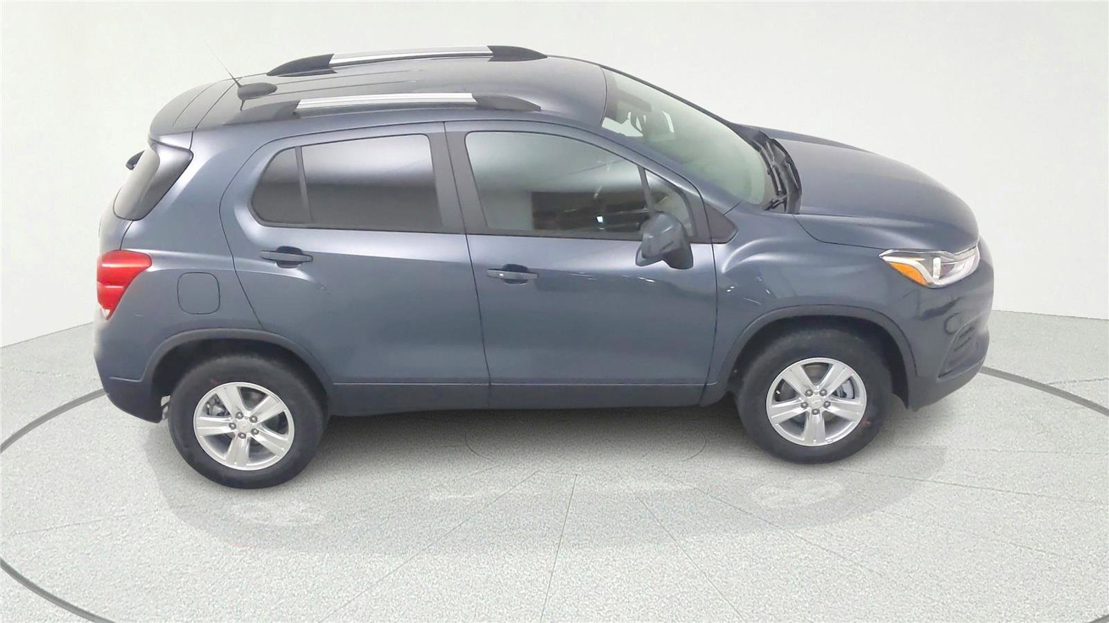 Used 2022 Chevrolet Trax LT w/ Driver Confidence Package AWD/4WD image 5