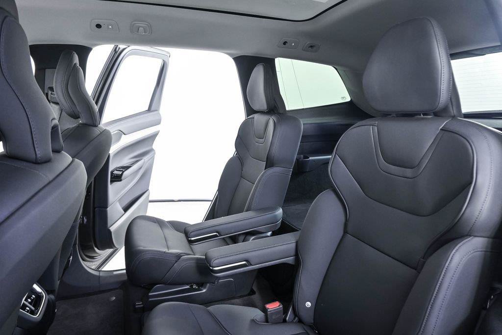 Certified 2025 Volvo EX90 Plus AWD/4WD image 22