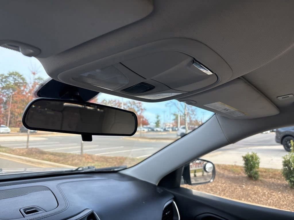 Used 2019 Jeep Cherokee Latitude w/ Popular Appearance Group image 16