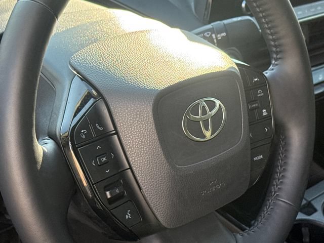 Used 2023 Toyota Prius XLE FWD image 19