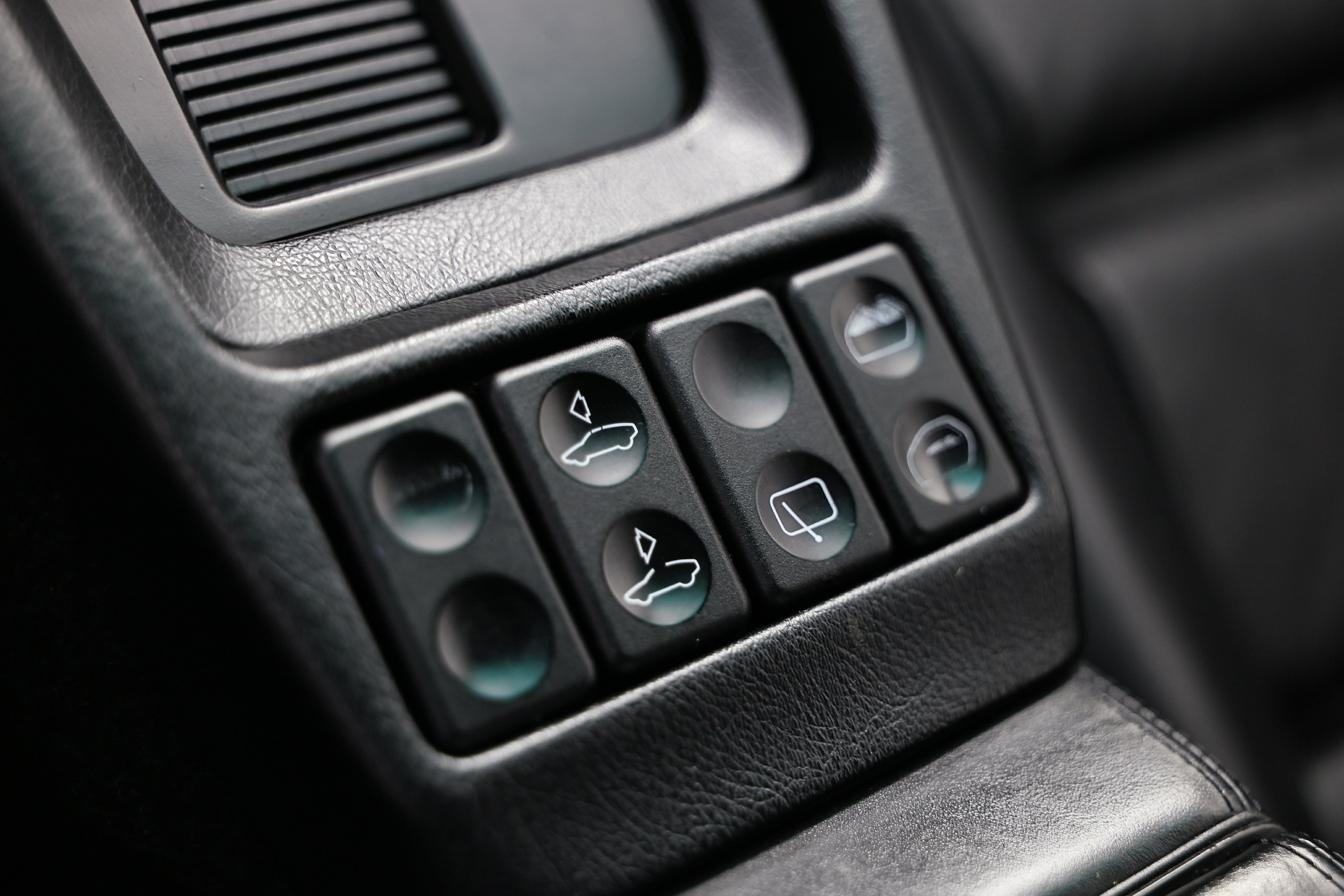 Used 1994 Porsche 928 GTS RWD image 40