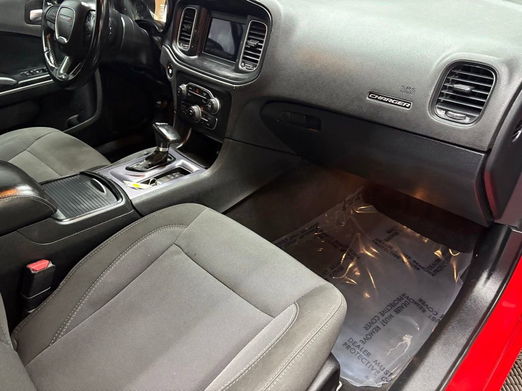 Used 2018 Dodge Charger SXT w/ Blacktop Package RWD image 37
