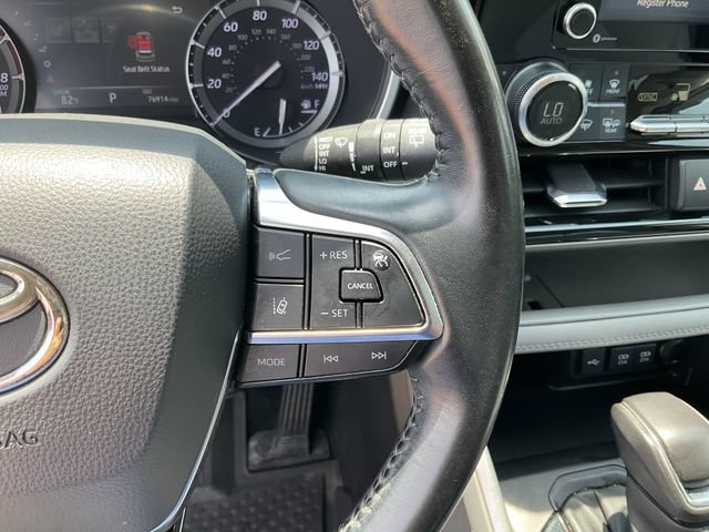 Used 2021 Toyota Highlander XLE AWD/4WD image 13