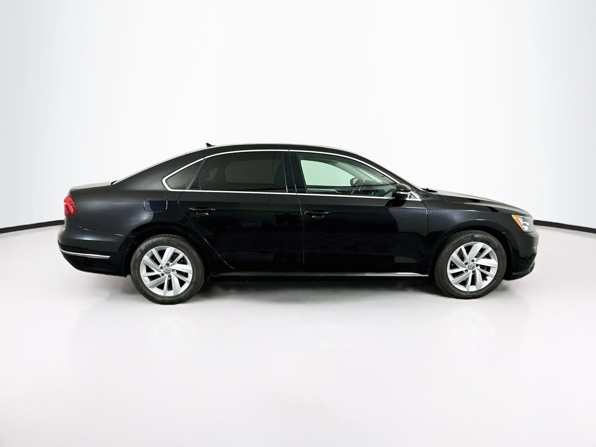 Used 2018 Volkswagen Passat 2.0T SE FWD image 10