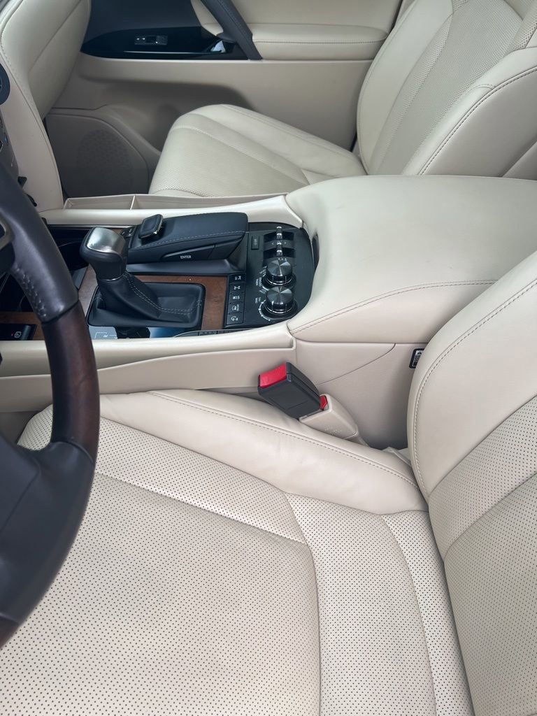 Used 2021 Lexus LX 570 4WD w/ Luxury Package image 18