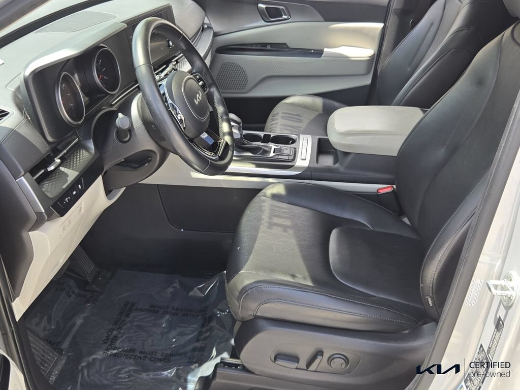 Certified 2022 Kia Carnival LX FWD image 10