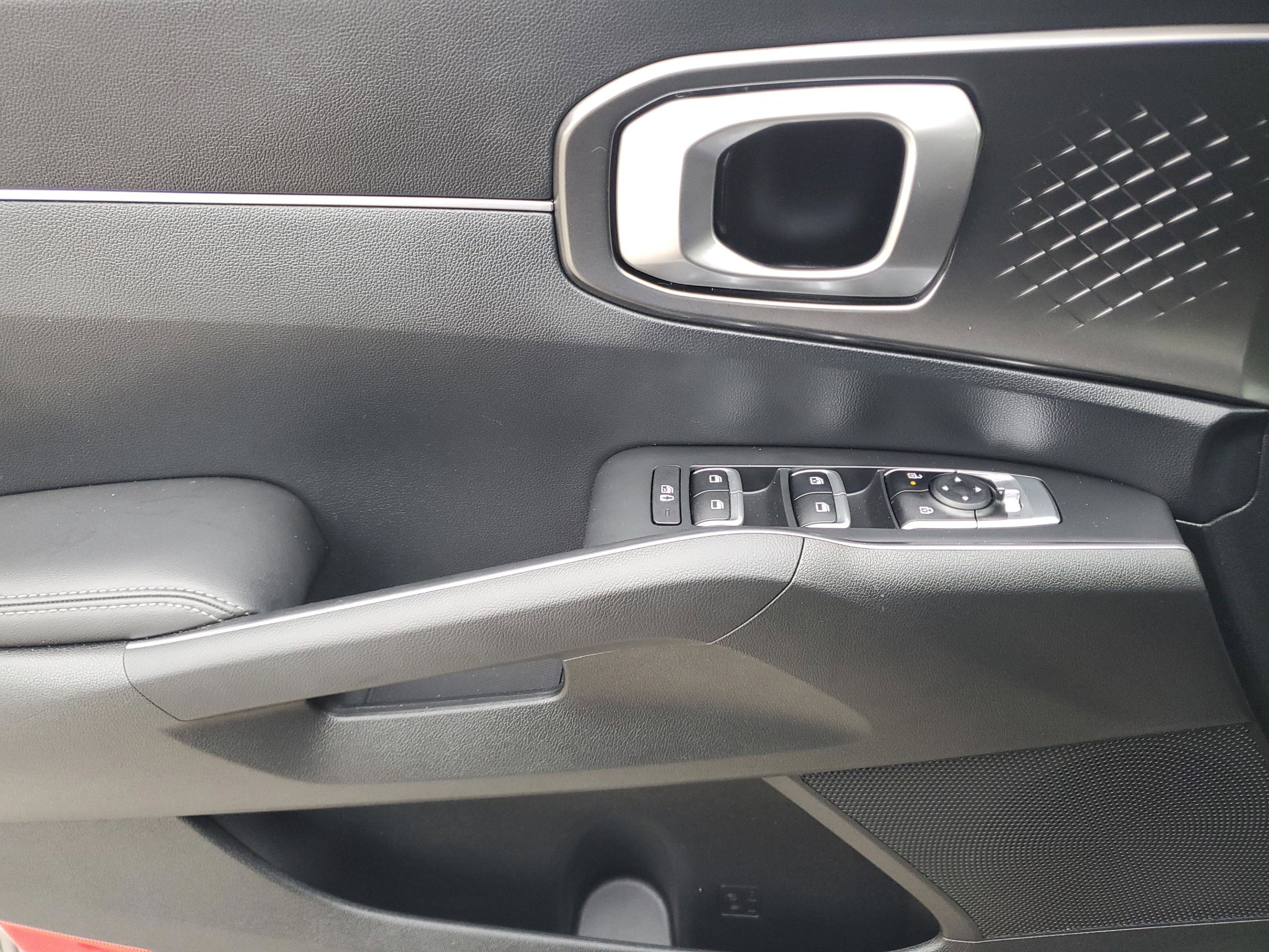 Certified 2025 Kia Sorento EX w/ EX Panoramic Sunroof Package image 13