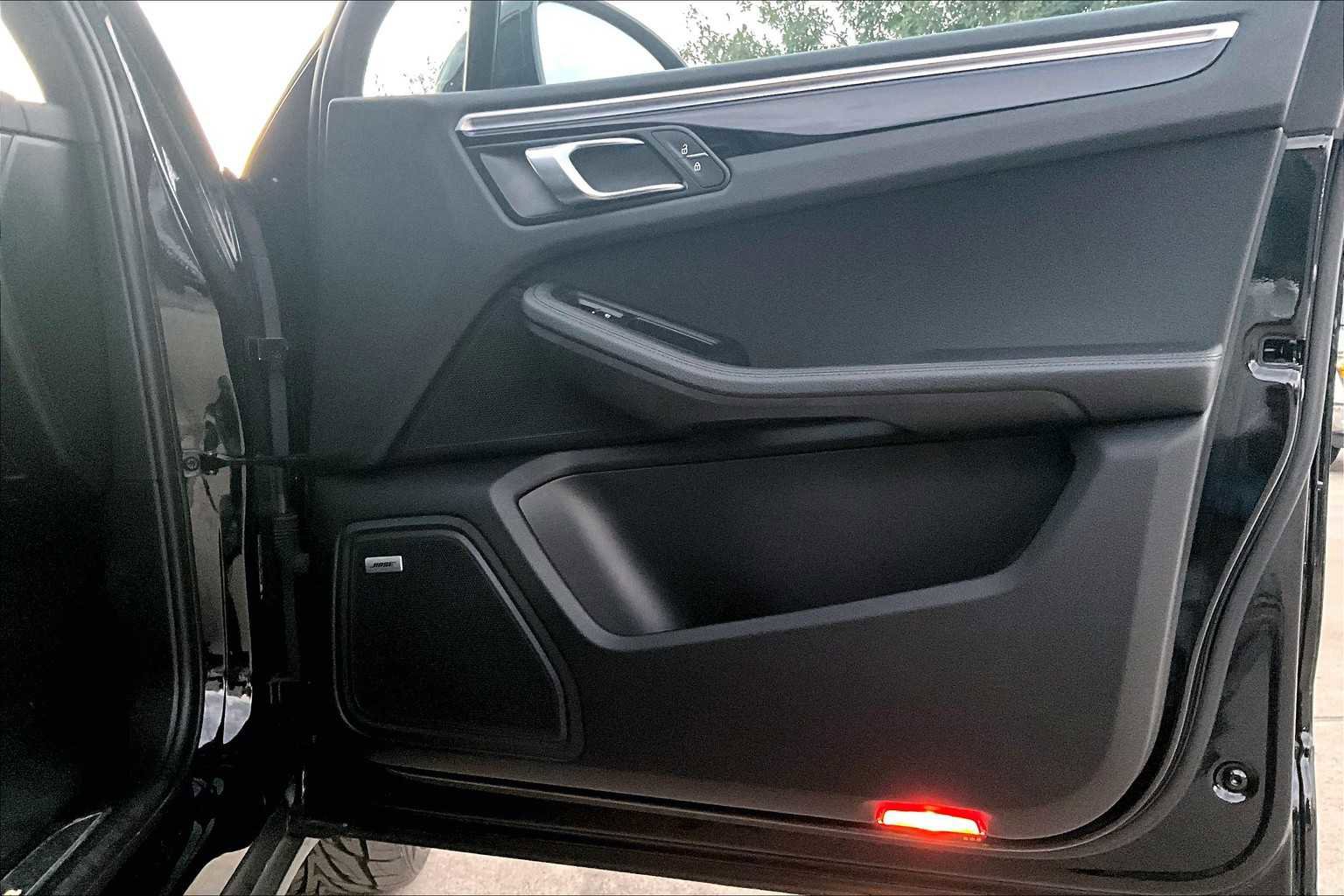 Used 2021 Porsche Macan image 46