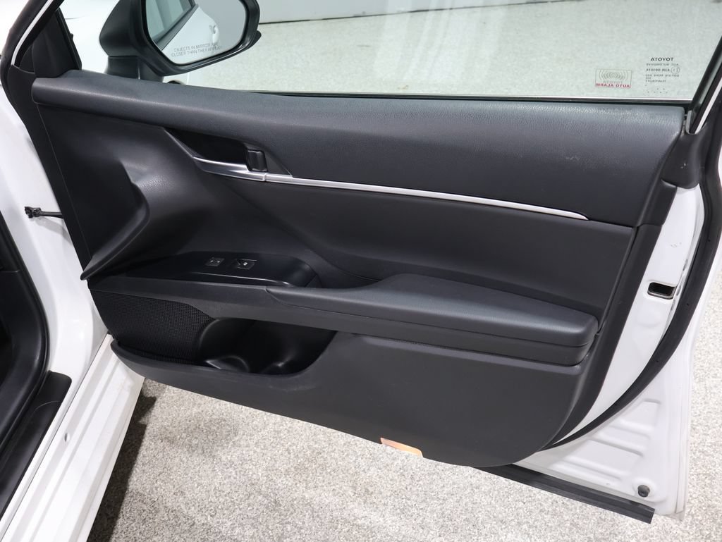 Used 2018 Toyota Camry SE FWD image 23